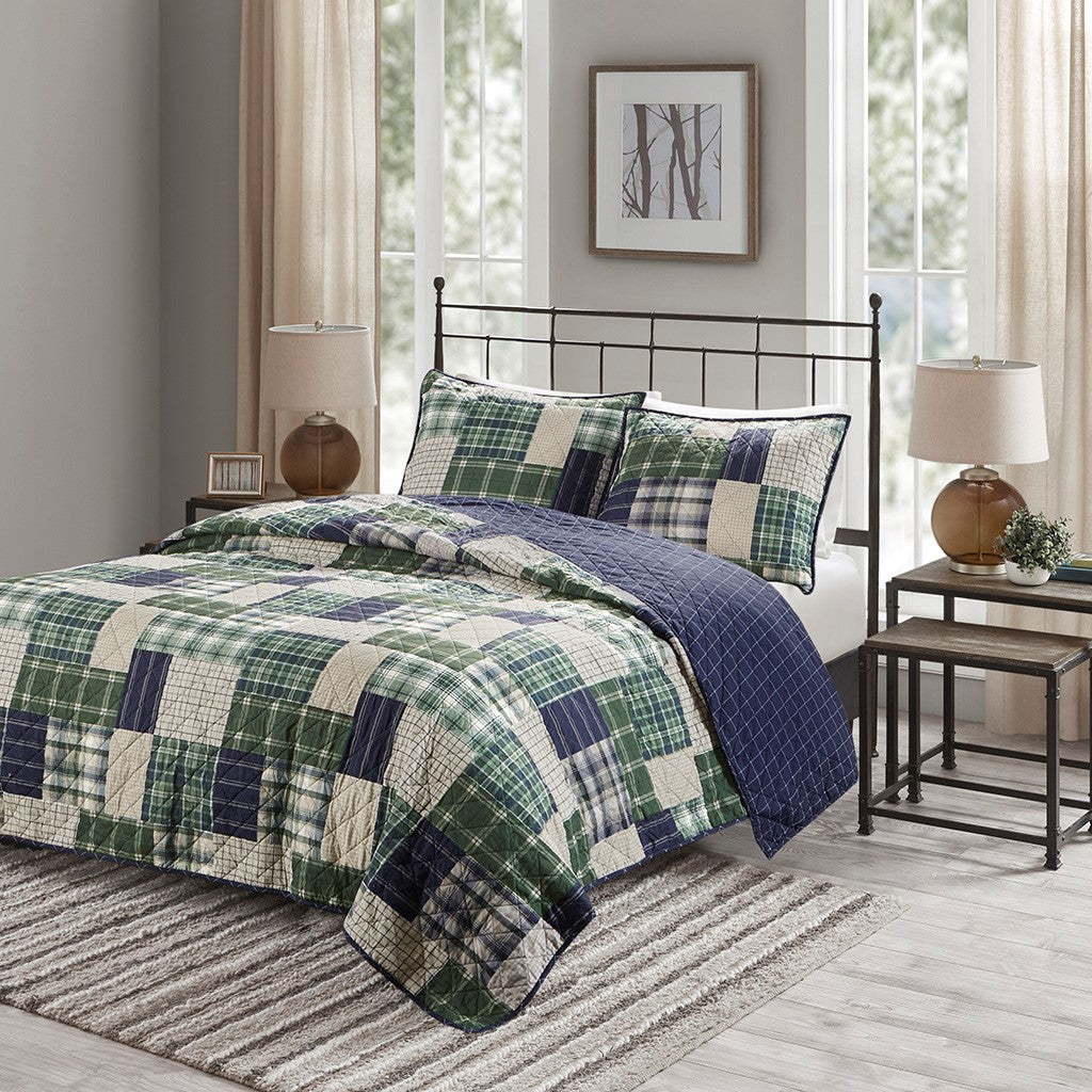 Madison Park Timber 3 Piece Reversible Printed Quilt Set - Green / Navy - King Size / Cal King Size
